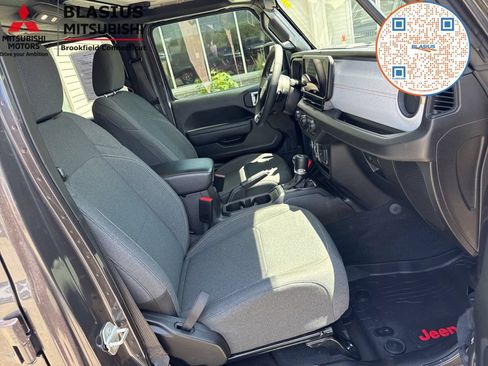 Used 2024 Jeep Wrangler Unlimited w/ Convenience Group AWD/4WD image 46