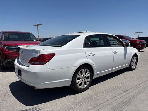 Used 2009 Toyota Avalon XLS FWD image 2