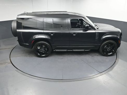 Used 2025 Land Rover Defender 130 X-Dynamic SE AWD/4WD image 36