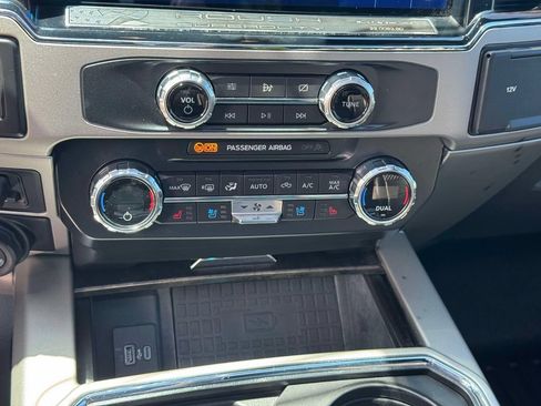 Used 2022 Ford F250 Lariat w/ Black Appearance Package AWD/4WD image 29