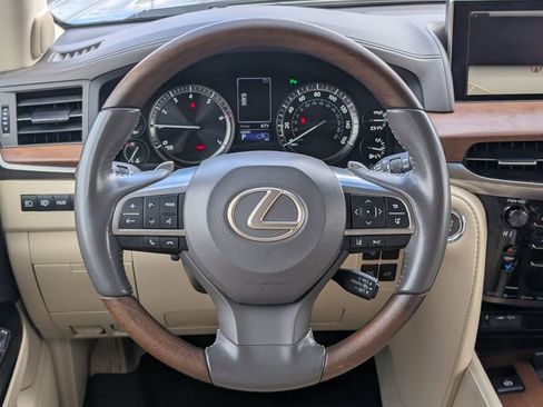 Used 2018 Lexus LX 570 4WD image 38