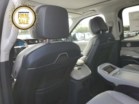 New 2025 Lincoln Navigator Reserve image 19