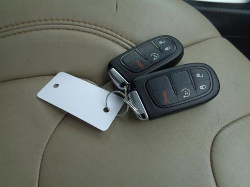 Used 2017 Jeep Cherokee Limited image 21