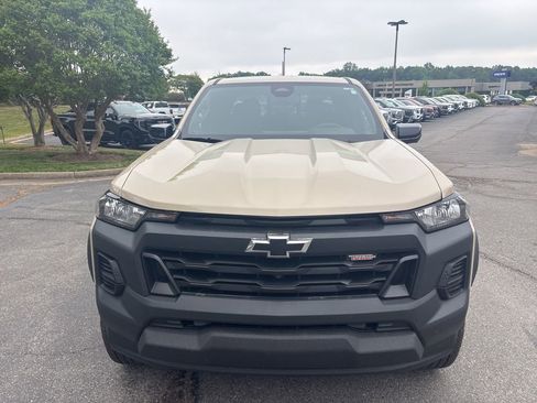 Used 2024 Chevrolet Colorado Trail Boss w/ Technology Package AWD/4WD image 10