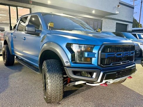 Used 2019 Ford F150 Raptor w/ Equipment Group 802A Luxury image 3