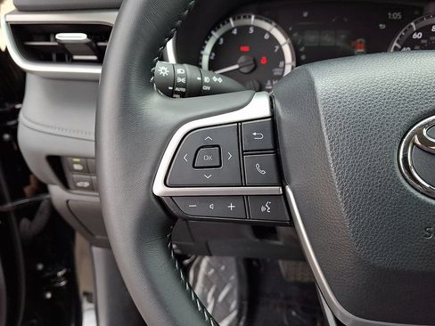 Used 2023 Toyota Highlander XLE AWD/4WD image 23