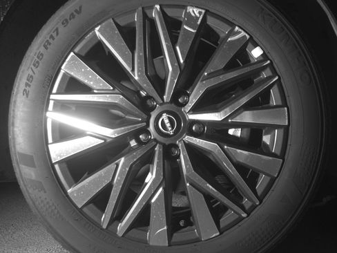 Used 2025 Nissan Altima 2.5 SV image 13