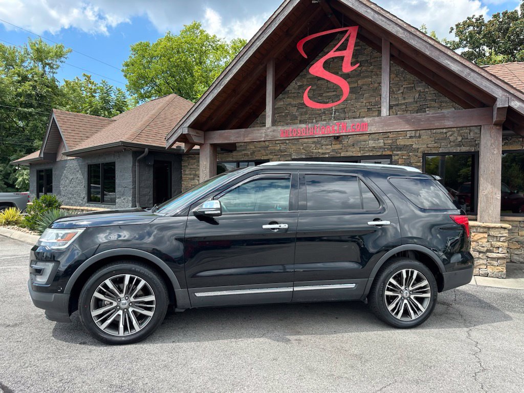 Used 2017 Ford Explorer Platinum AWD/4WD image 2