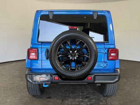 Used 2022 Jeep Wrangler Unlimited Sahara w/ Cold Weather Group AWD/4WD image 6