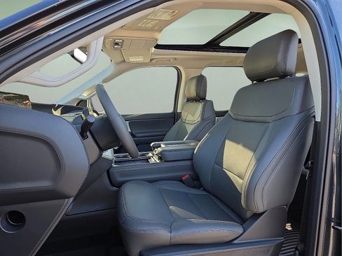 New 2025 Ford Expedition Active image 15