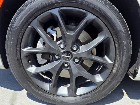 Used 2021 Chrysler Pacifica Touring-L w/ Uconnect Theater Family Group AWD/4WD image 24