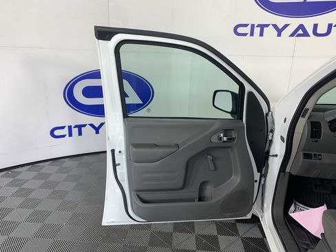 Used 2019 Nissan Frontier S RWD image 13
