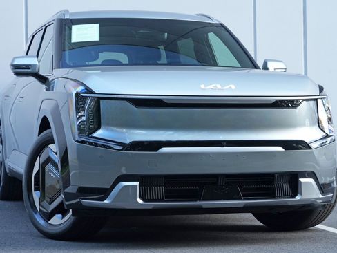 Used 2024 Kia EV9 Land AWD/4WD image 4