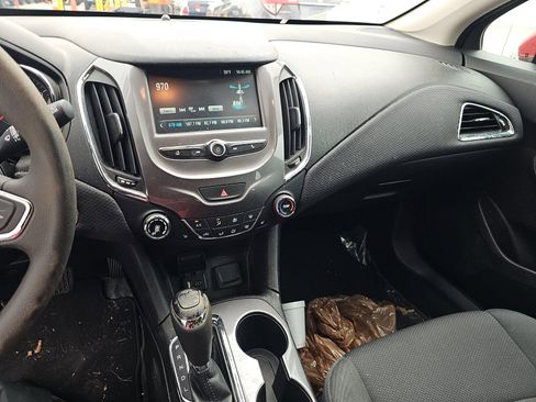 Used 2018 Chevrolet Cruze LT w/ Convenience Package image 18