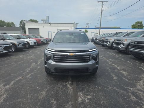 New 2026 Chevrolet Traverse LT w/ Driver Confidence Package FWD image 2