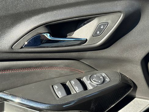 Used 2025 Chevrolet Trax RS image 18