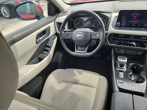 Used 2025 Nissan Rogue SV FWD image 6