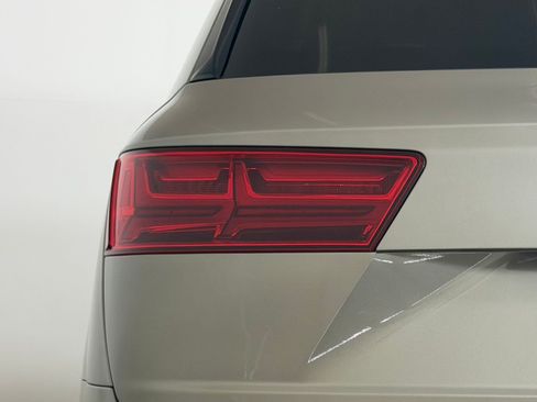Used 2017 Audi Q7 3.0T Prestige AWD/4WD image 30