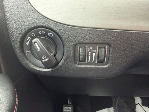 Used 2019 Dodge Grand Caravan GT FWD image 17