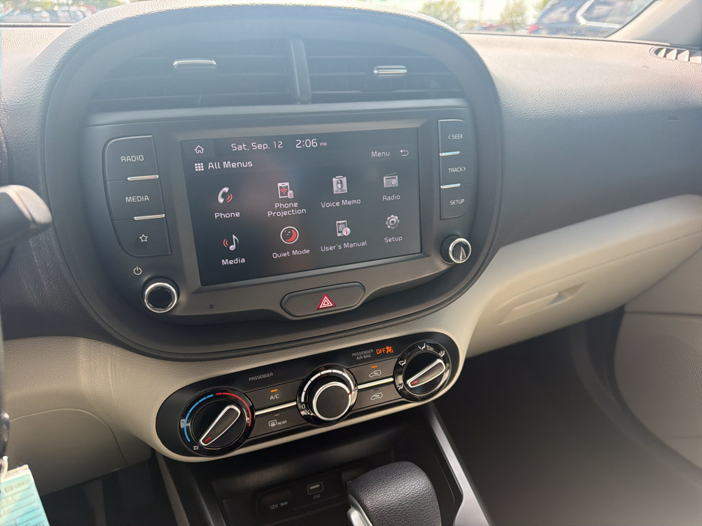 Used 2025 Kia Soul LX w/ LX Technology Package FWD image 18