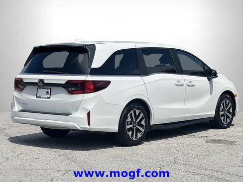 Used 2025 Honda Odyssey EX-L image 3