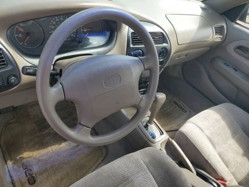 Used 1997 Geo Prizm LSi w/ Preferred Equipment Group 3 FWD image 11