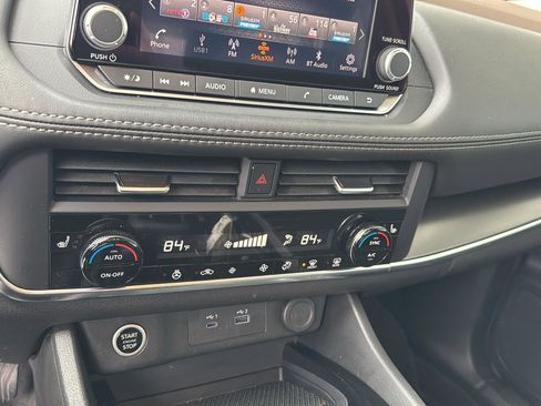 Used 2023 Nissan Rogue SV w/ SV Premium B Package image 22