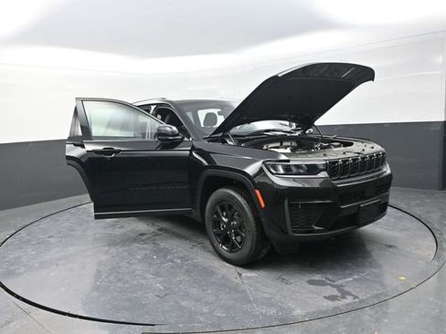New 2026 Jeep Grand Cherokee Altitude image 30