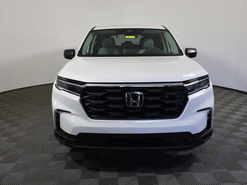 Used 2023 Honda Pilot LX image 2