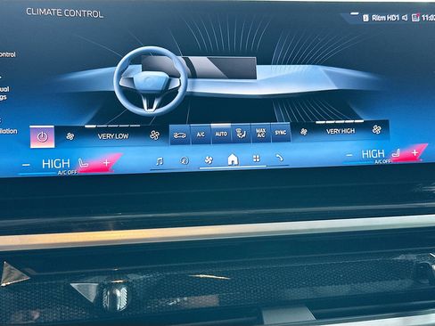 Certified 2024 BMW X5 xDrive40i w/ M Sport Package image 16