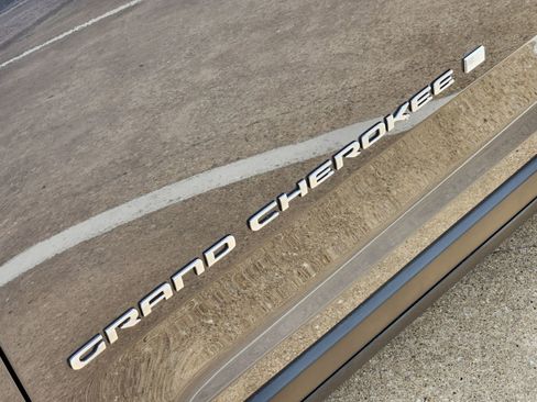 New 2025 Jeep Grand Cherokee L Laredo w/ Luxury Tech Group I RWD image 18