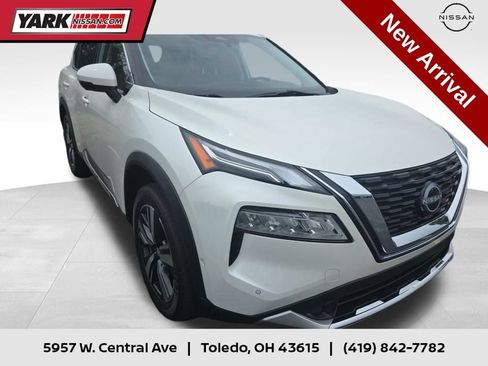 Certified 2023 Nissan Rogue Platinum AWD/4WD image 1
