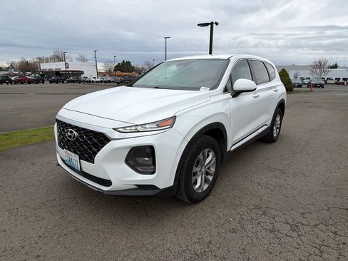 Used 2019 Hyundai Santa Fe SE image 2