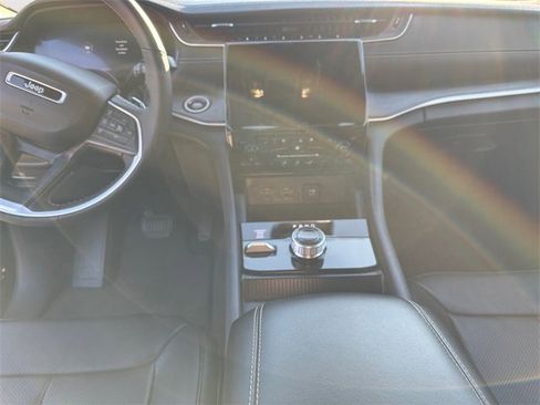 Used 2024 Jeep Grand Cherokee L Limited w/ Luxury Tech Group II image 10