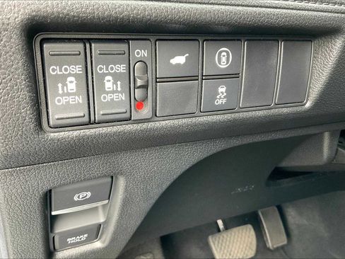 Used 2023 Honda Odyssey Sport image 32