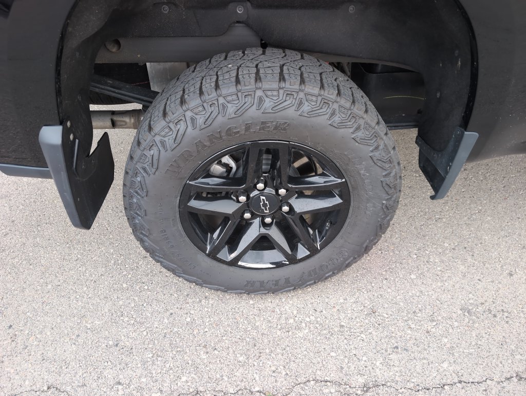 Used 2023 Chevrolet Silverado 1500 LT Trail Boss w/ LT Trail Boss Premium Package AWD/4WD image 9