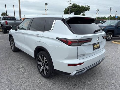 Used 2025 Mitsubishi Outlander SE FWD image 6