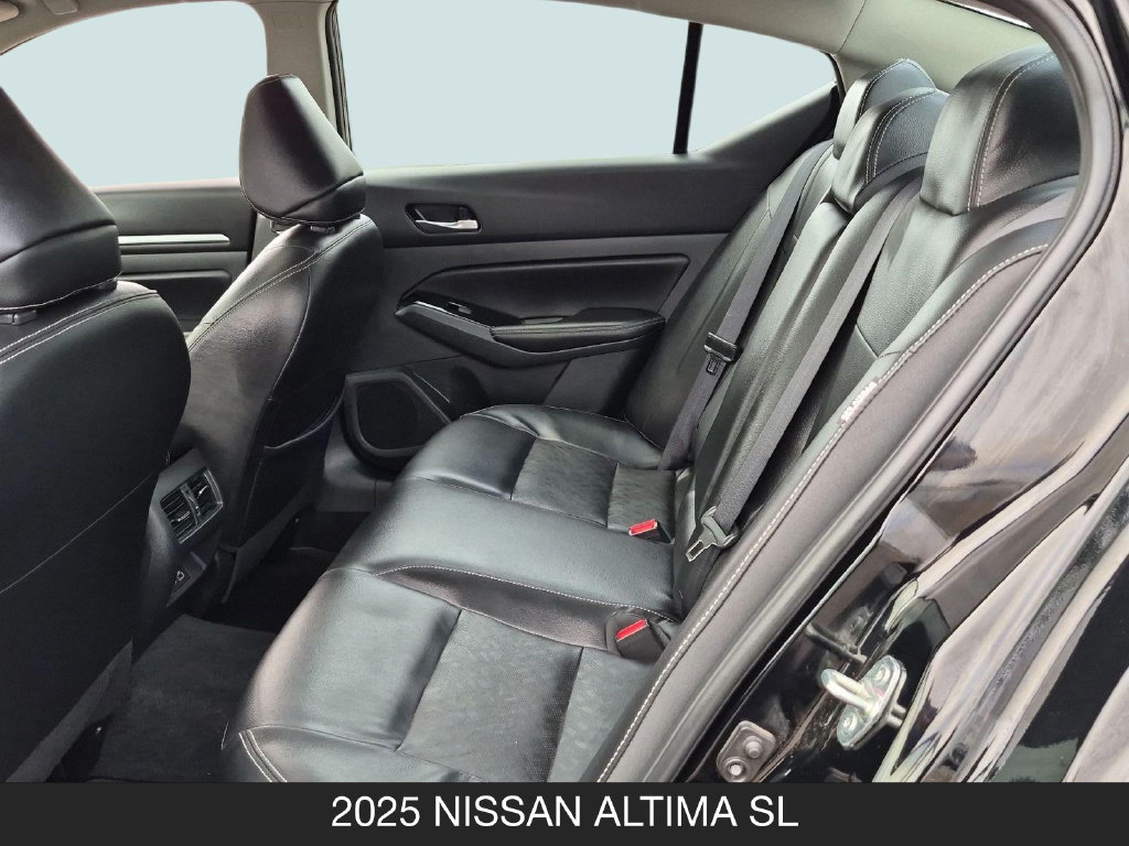 Used 2025 Nissan Altima 2.5 SL FWD image 17