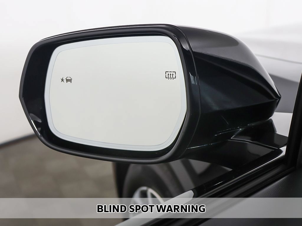 Used 2024 Cadillac Lyriq Sport RWD image 9