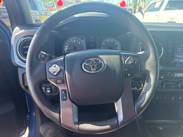 Used 2017 Toyota Tacoma TRD Off-Road w/ Premium & Technology Package AWD/4WD image 31