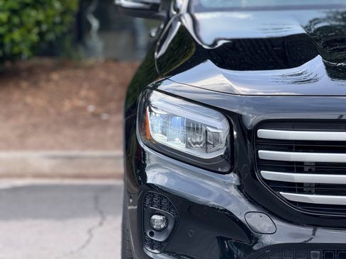 Used 2024 Mercedes-Benz GLB 250 4MATIC image 4