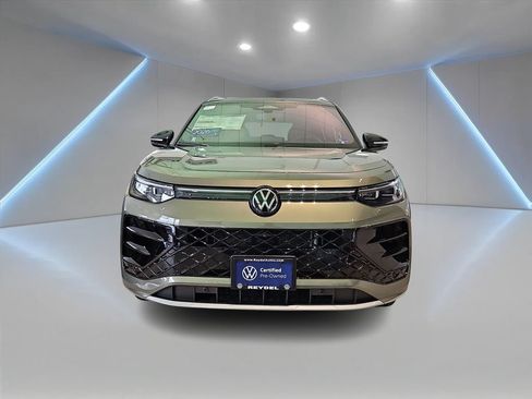 Certified 2026 Volkswagen Tiguan SEL R-Line AWD/4WD image 2