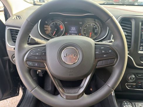 Used 2022 Jeep Cherokee Trailhawk w/ Premium Leather Package image 18