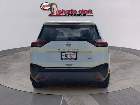 Certified 2021 Nissan Rogue SV FWD image 4