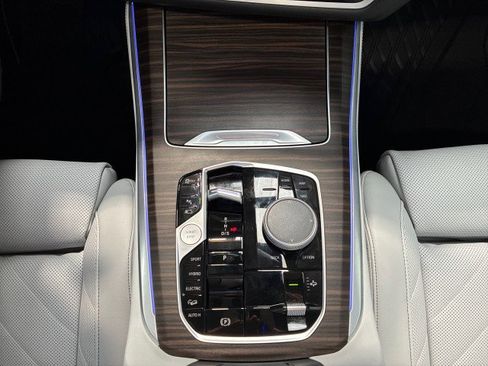 Used 2025 BMW X5 xDrive50e w/ Premium Package image 21