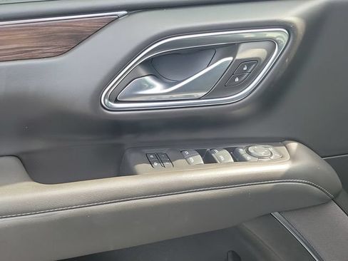 Used 2024 Chevrolet Suburban LT w/ LT Signature Package RWD image 16
