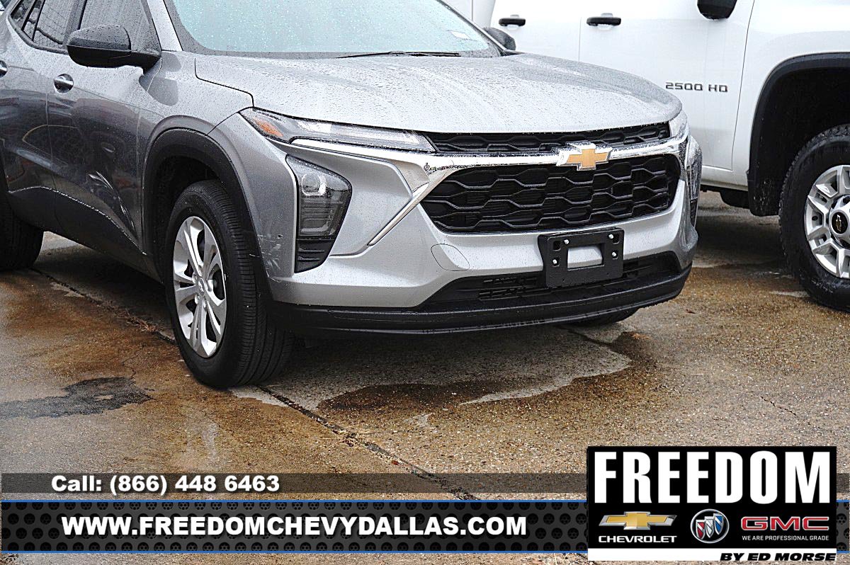Used 2026 Chevrolet Trax LS FWD image 7
