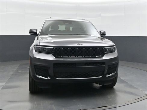 New 2025 Jeep Grand Cherokee L Altitude image 9
