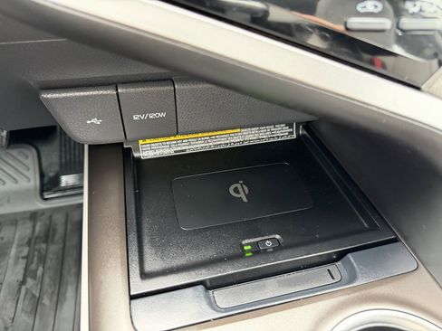 Used 2021 Toyota Camry XLE w/ Navigation Upgrade Package image 24