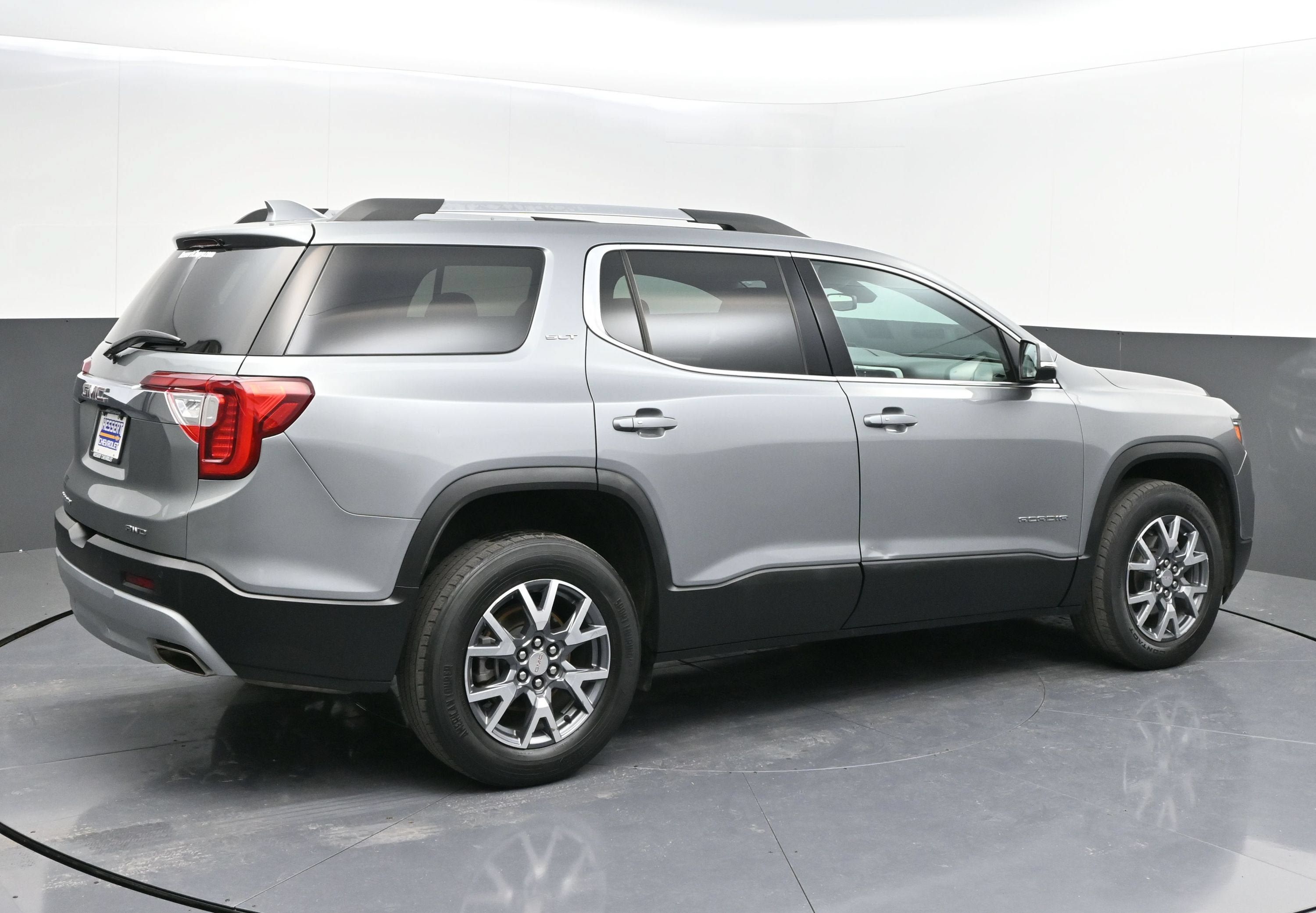 Certified 2023 GMC Acadia SLT w/ Technology Package AWD/4WD image 8